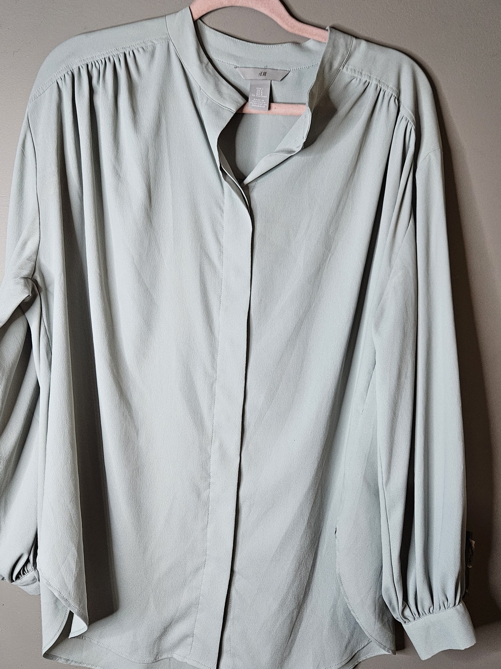 H&M Sage Green Button-Front Blouse Ptp 25" Length 31" 100% Poly Size L